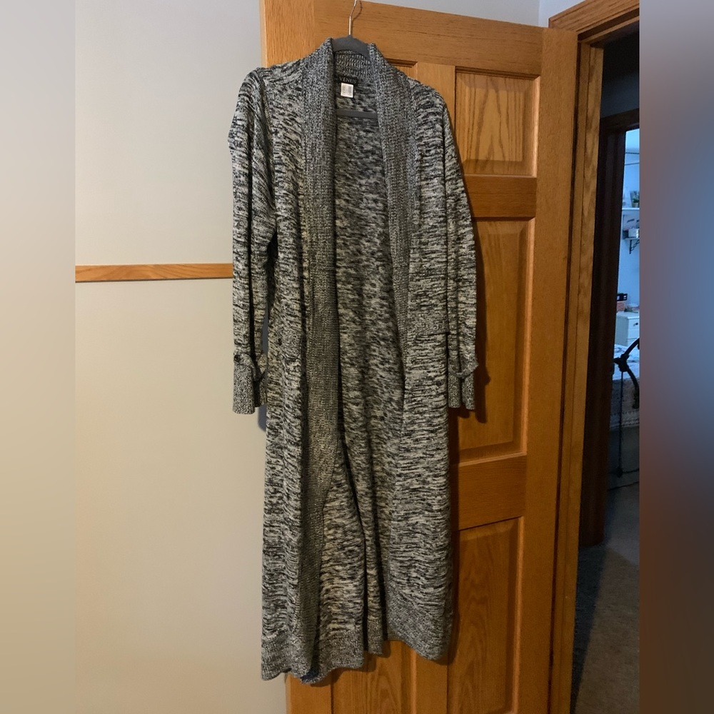 Black/white duster with a little sparkle to it